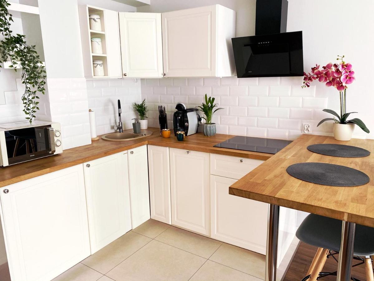 Apartament Na Teczowej Wrocław Exteriör bild