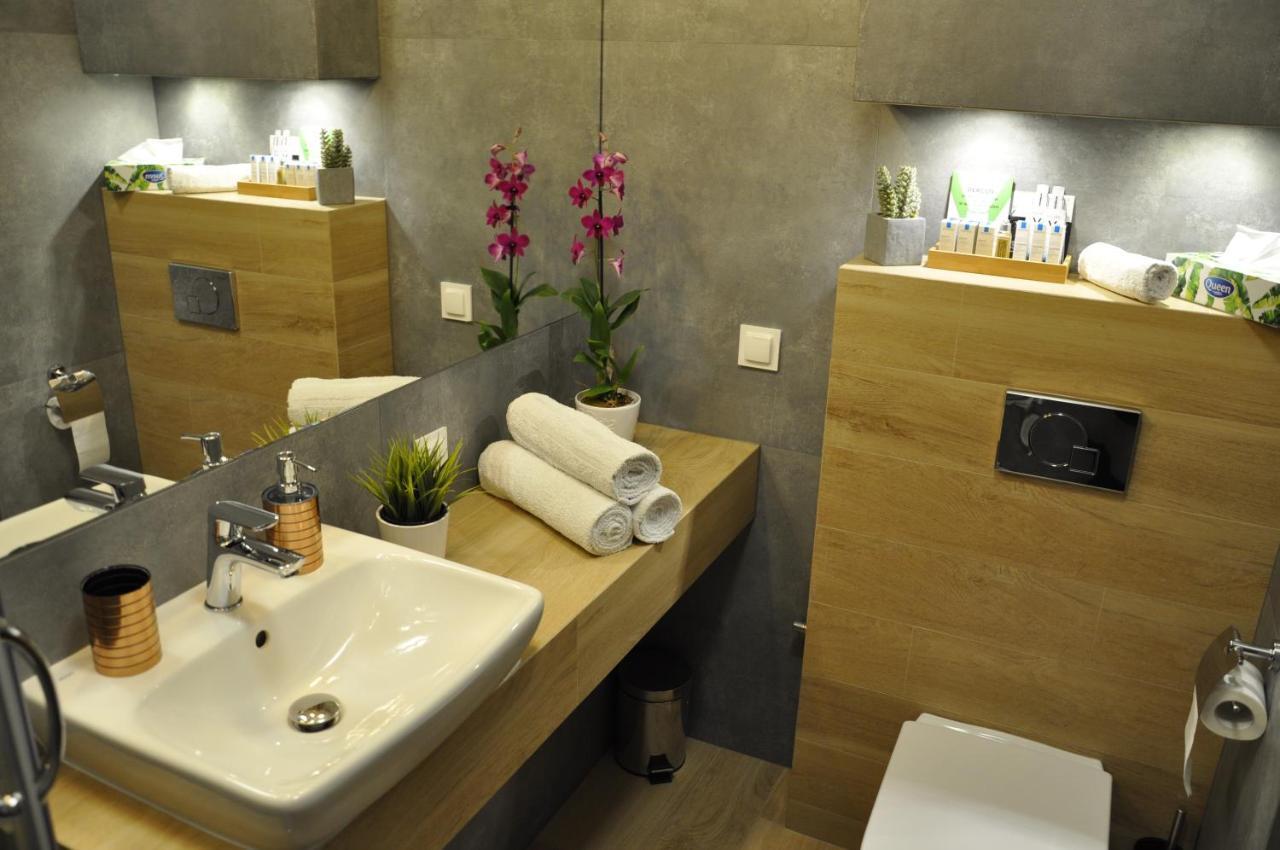 Apartament Na Teczowej Wrocław Exteriör bild